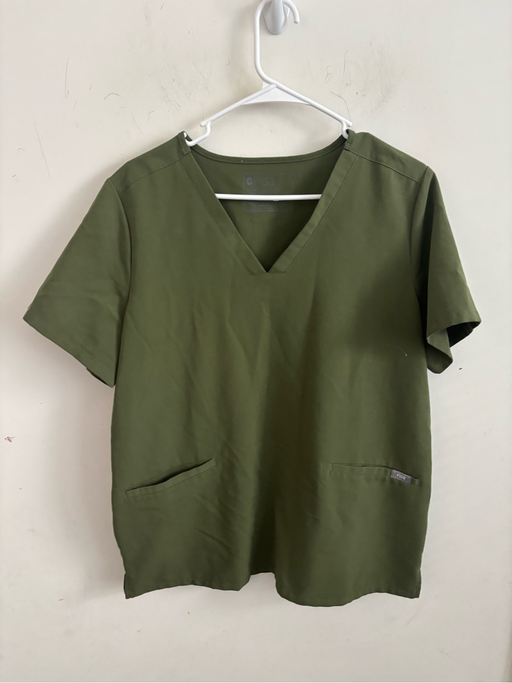 FIGS Women's Casma Three-Pocket Scrub Top Olive Green Large Nurse Doctor